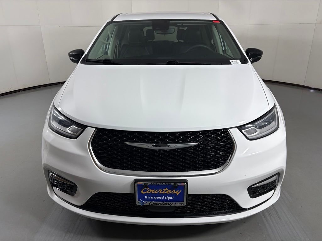 Used 2024 White Chrysler Touring L image 3