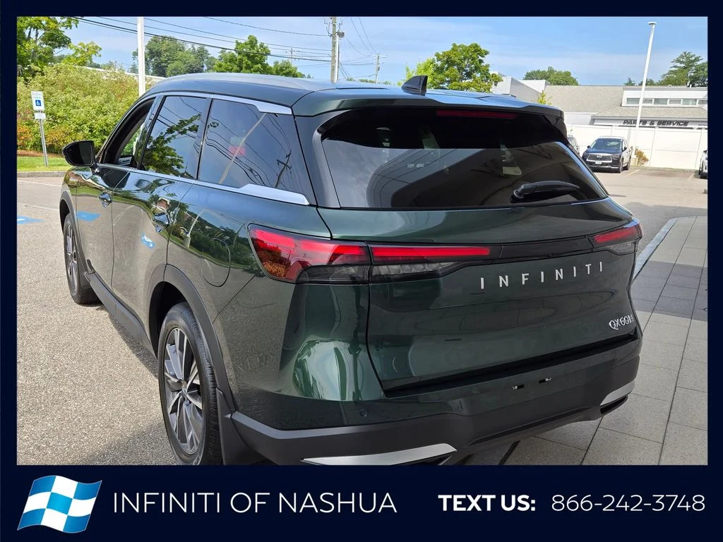 New 2027 DEEP EMERALD INFINITI Luxe AWD image 12