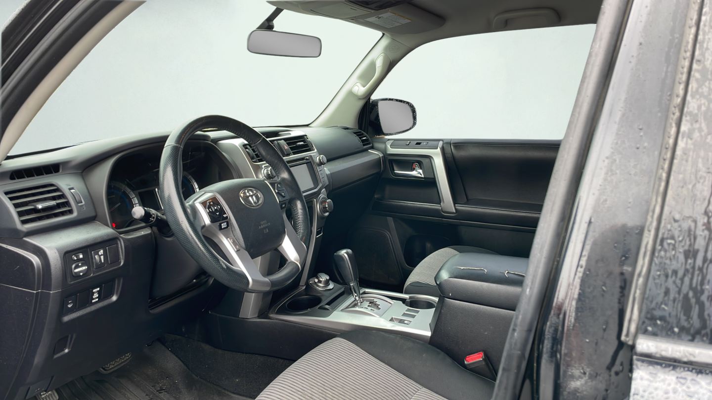 Used 2016 Black Toyota SR5 image 9