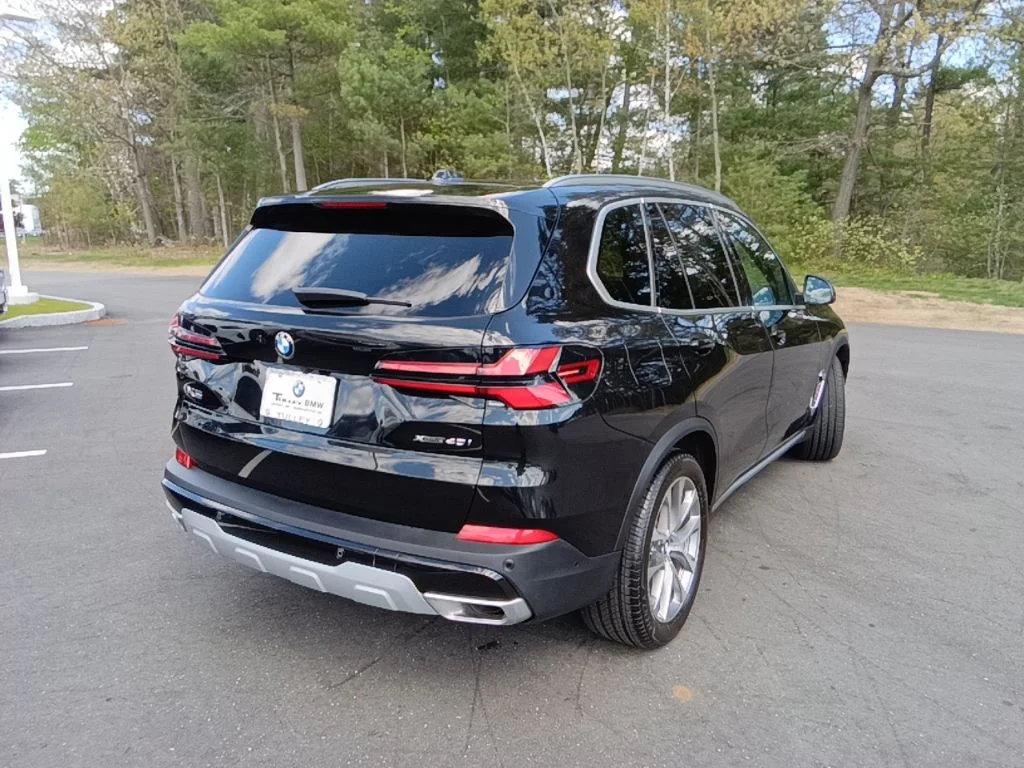 Certified Used 2025 Black Sapphire Metallic BMW xDrive40i image 7