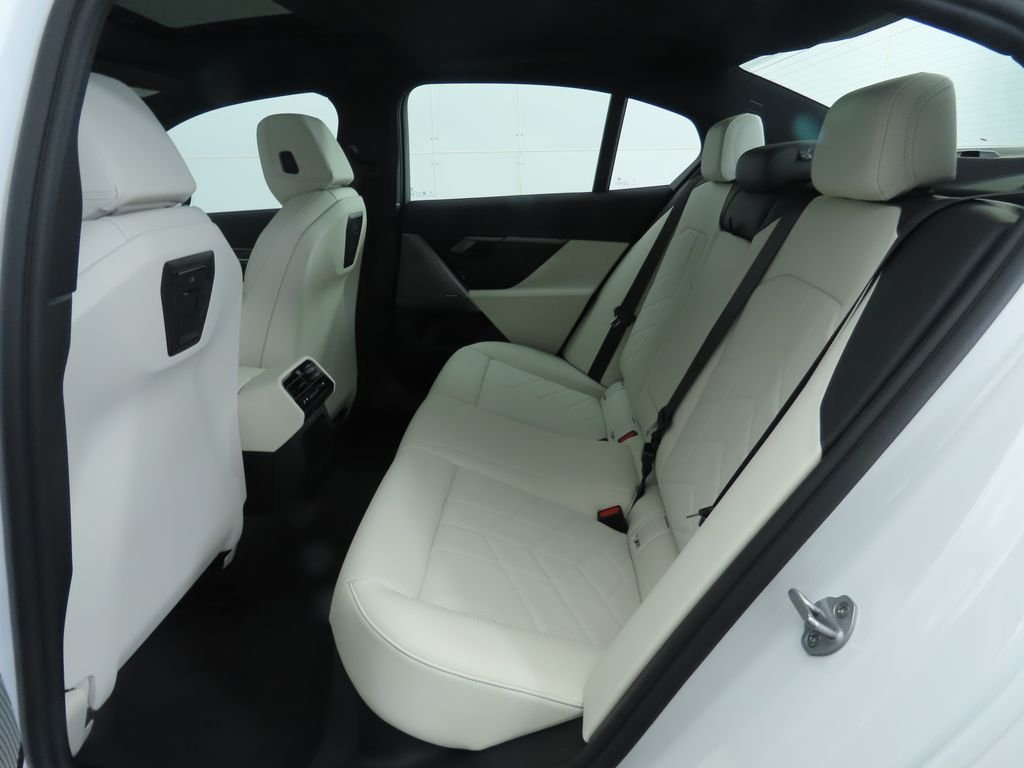 2026 BMW i5 40 - Photo 23