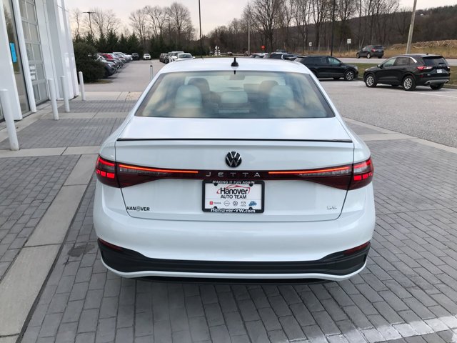 2026 Volkswagen Jetta SE - Photo 7