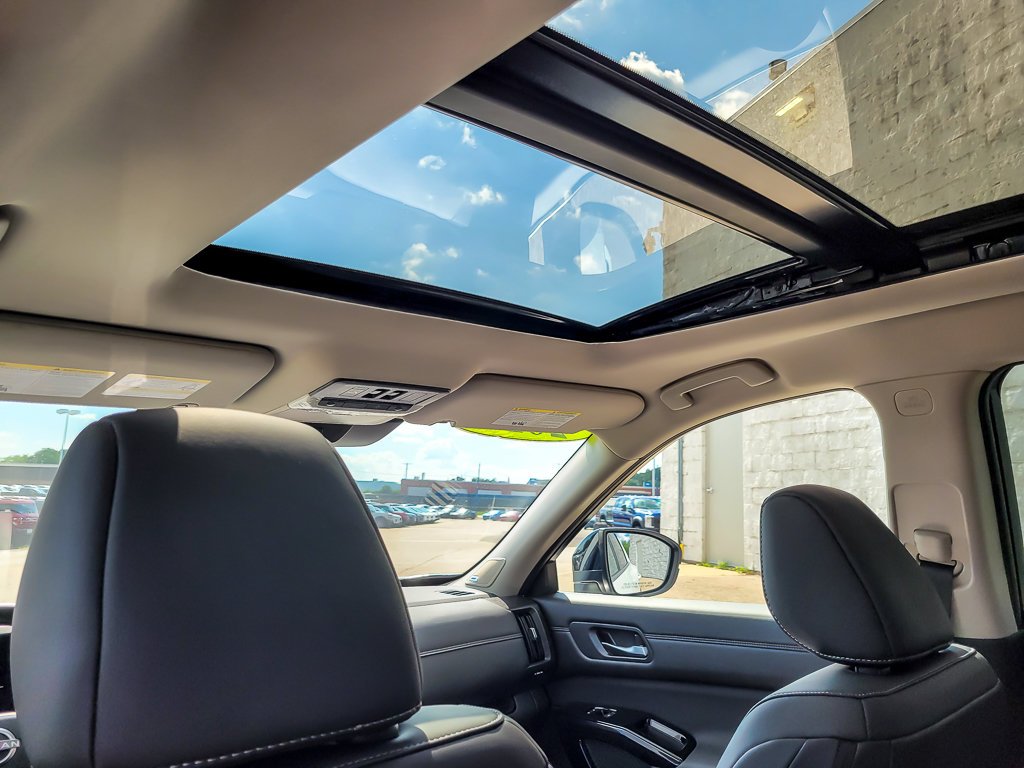 New 2026 Everest White Pearl Tricoat Nissan Platinum image 11
