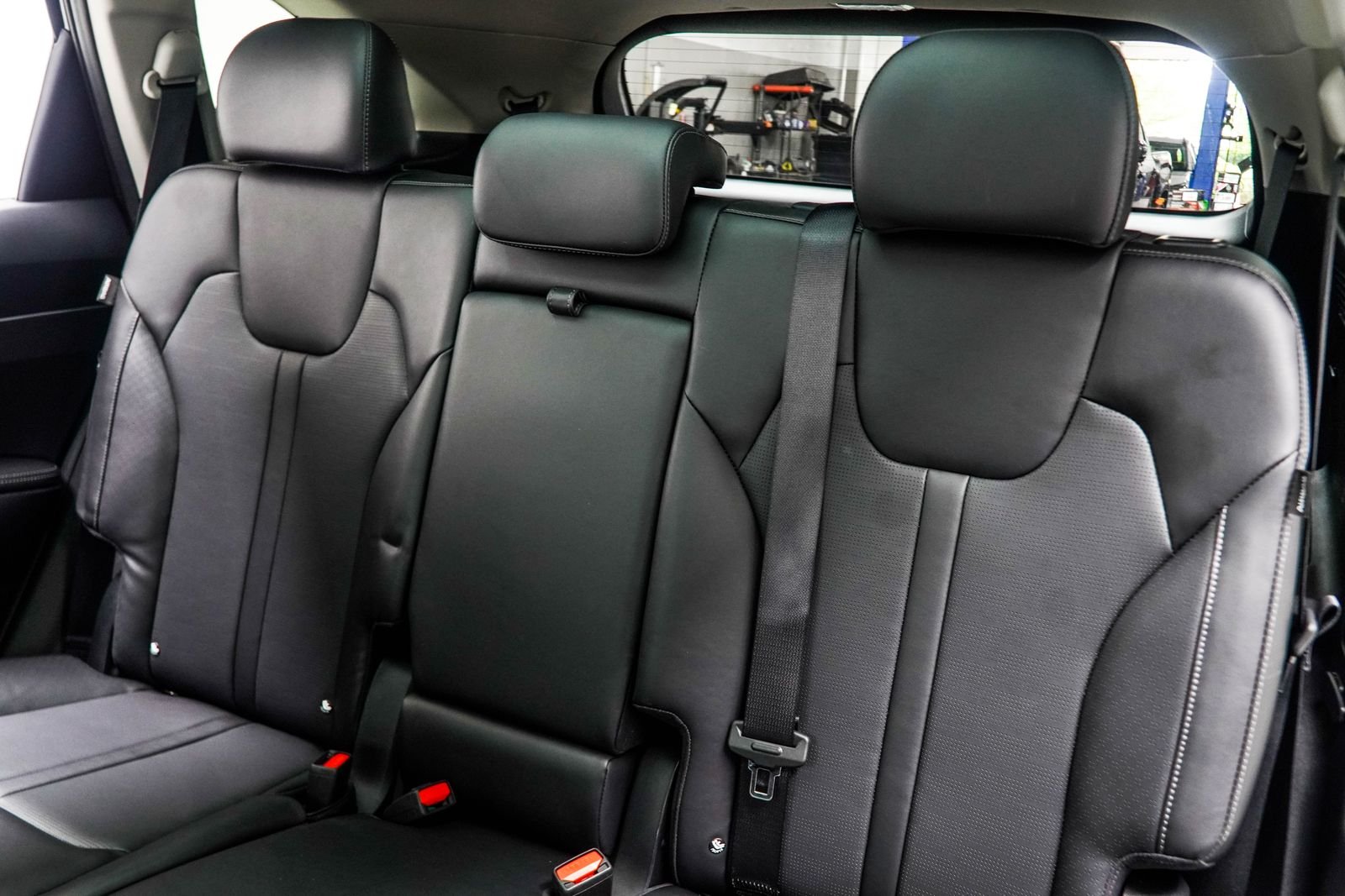Used 2025 Black Kia S image 40