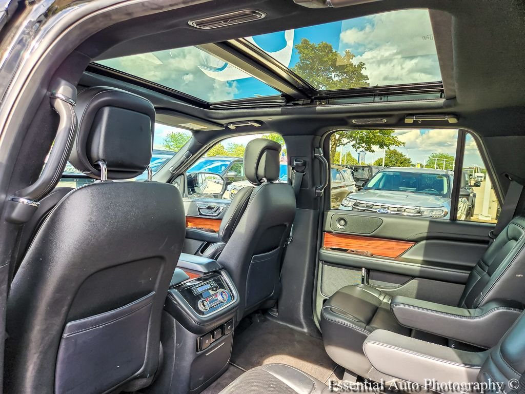 Used 2018 Velvet Lincoln Select image 13