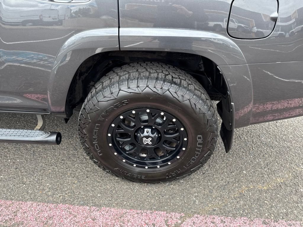 Used 2016 Magnetic Gray Metallic Toyota SR5 Premium image 8