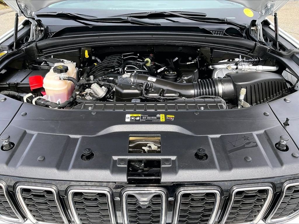 Used 2023 White/off-white Jeep Limited image 31