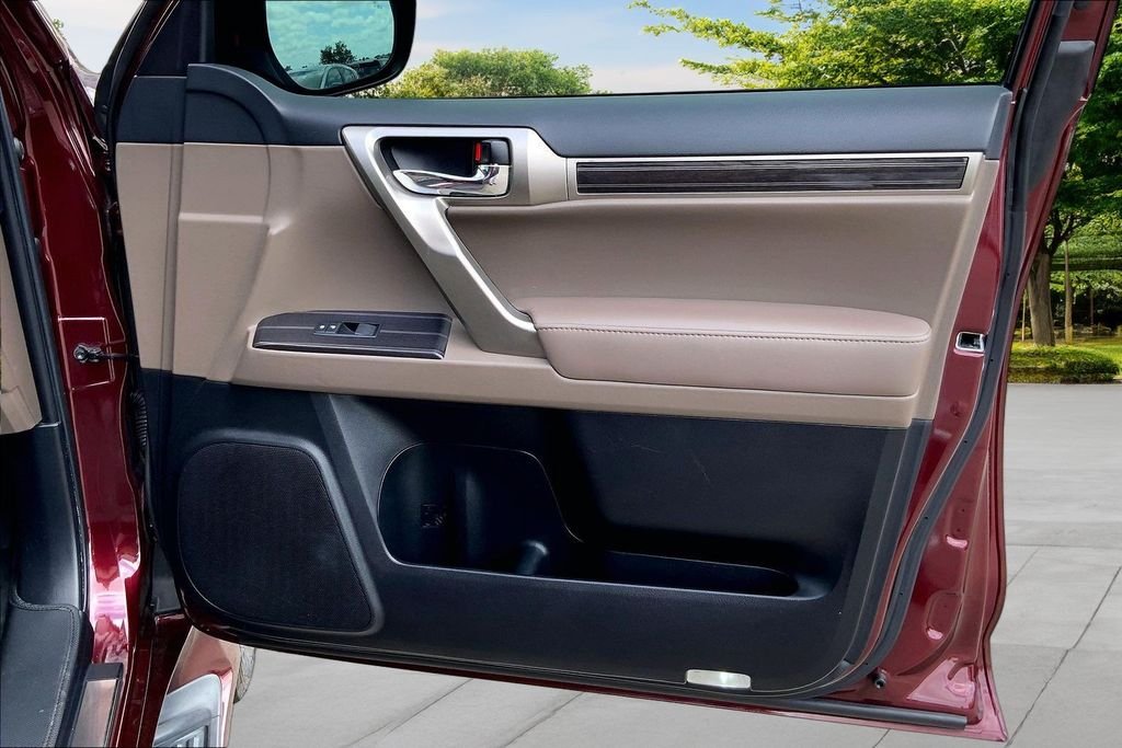 Used 2020 Red Lexus 460 image 27
