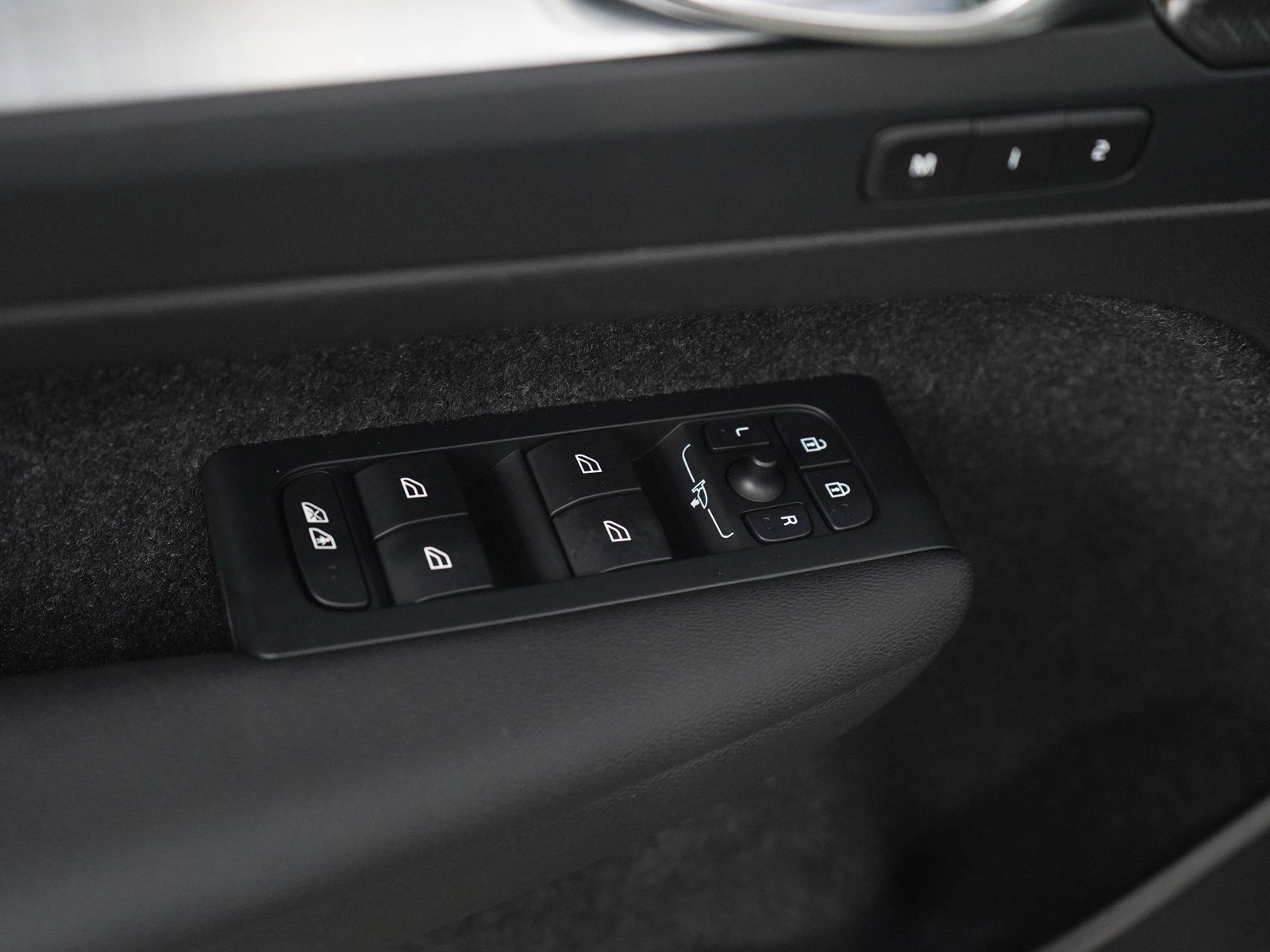 Used 2026 Gray Metallic Volvo B5 Ultra Black Edition image 20