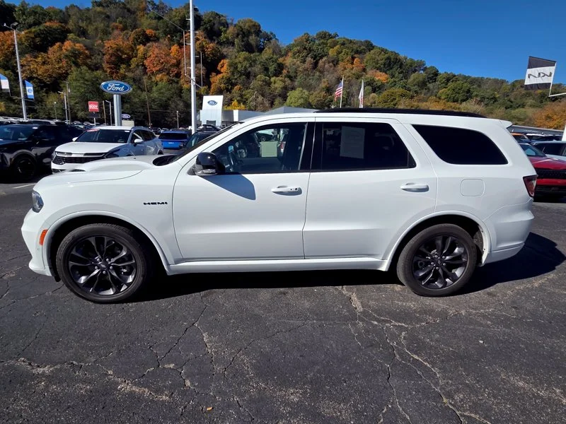 Used 2025 White Dodge R/T Premium image 4