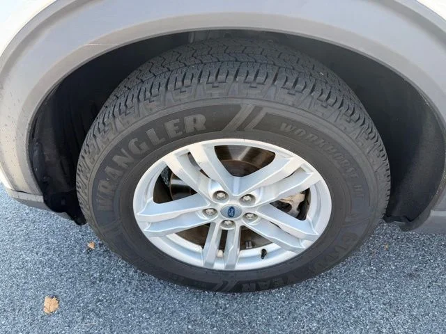 Certified Used 2020 White Metallic Ford XLT image 11