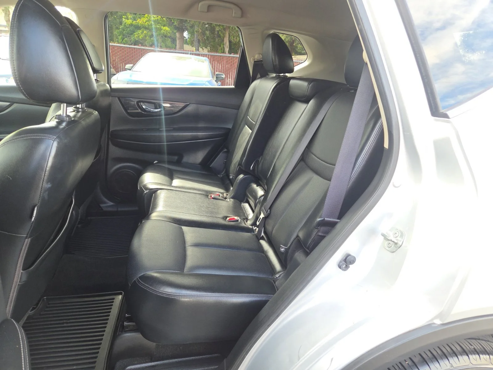 Certified Used 2018 Brilliant Silver Nissan SL image 13