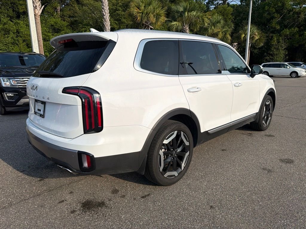 Certified Used 2025 White Kia EX image 4