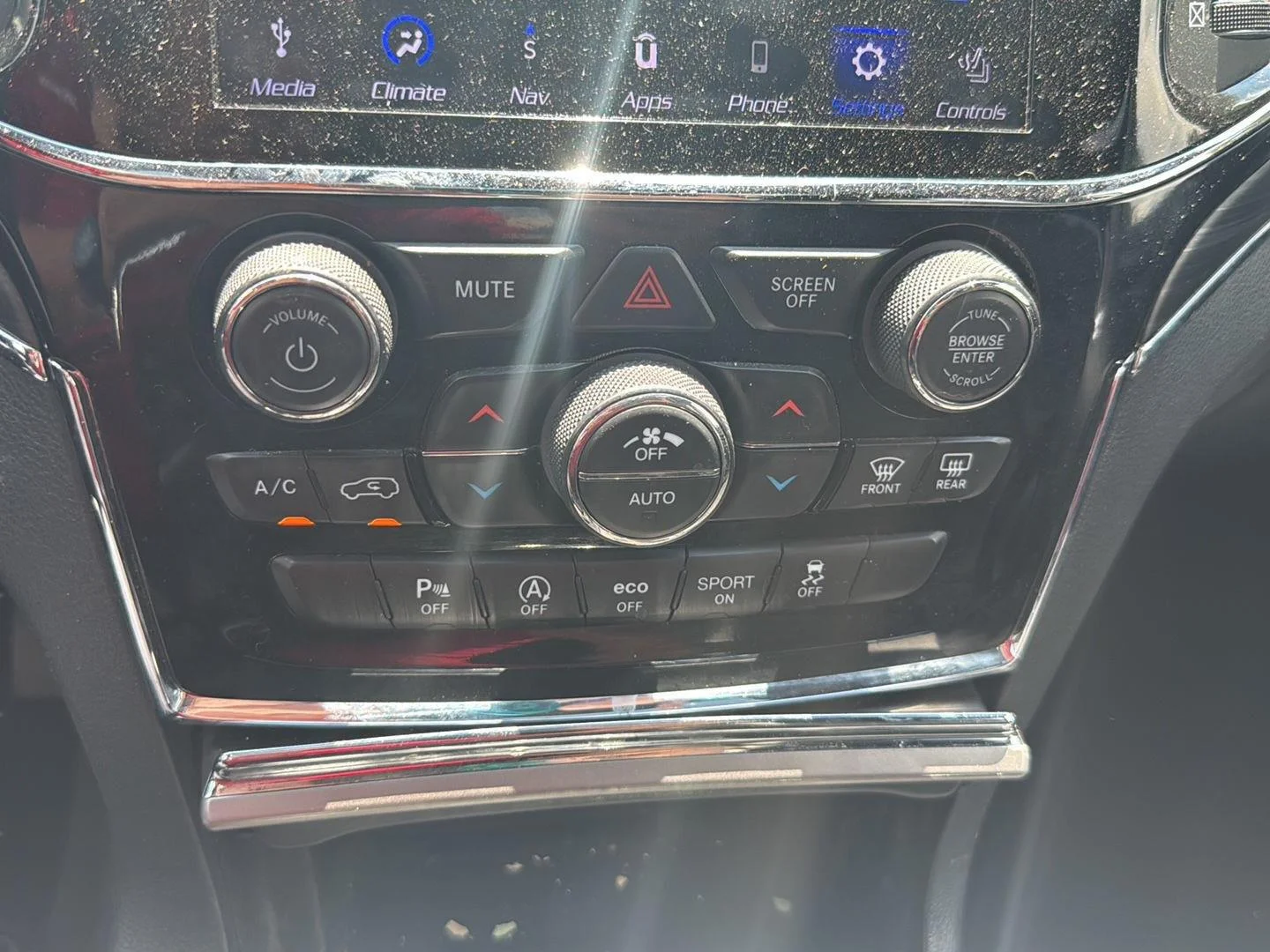 Used 2020 Billet Silver Metallic Clearcoat Jeep Limited image 15