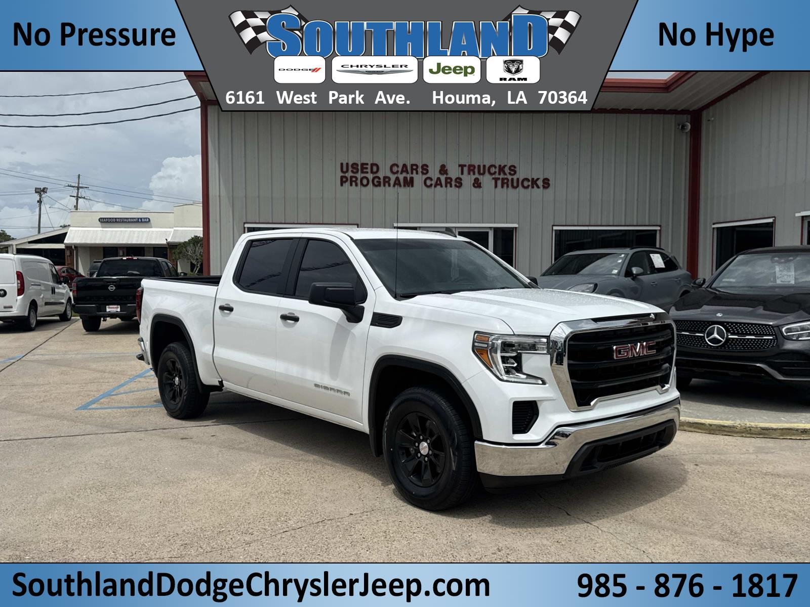 Used 2021 Summit White GMC  image 1