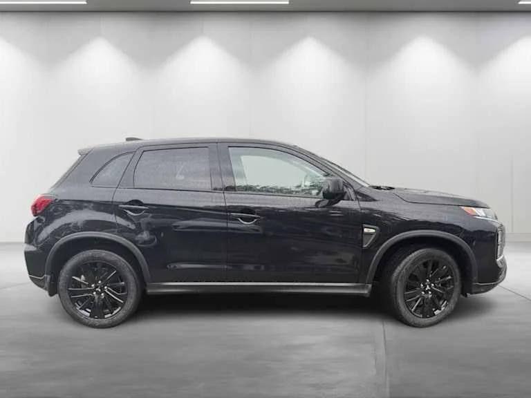 New 2027 Labrador Black Pearl Mitsubishi LE image 2