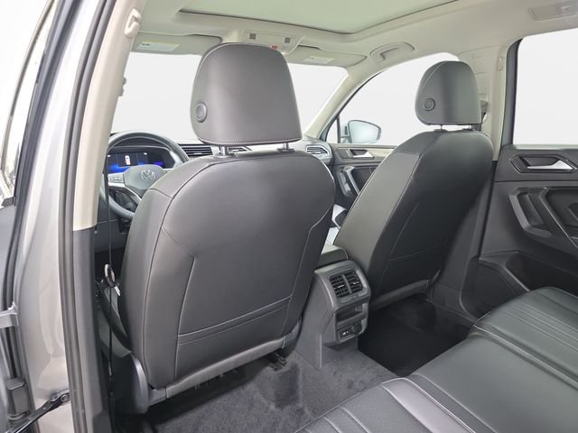 Used 2022  Volkswagen 2.0T SE image 12