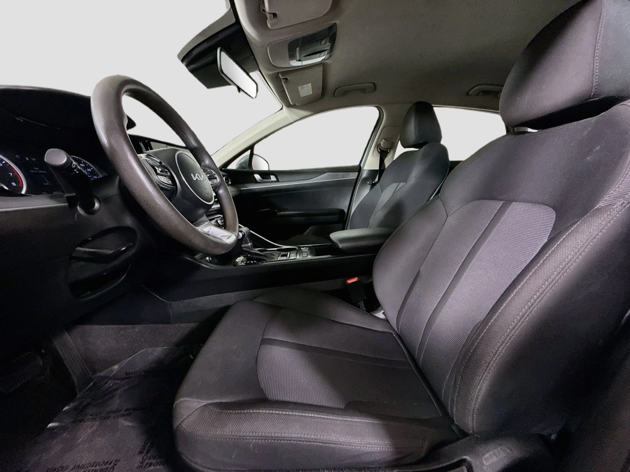 Used 2023 Everlasting Silver Kia LXS image 18
