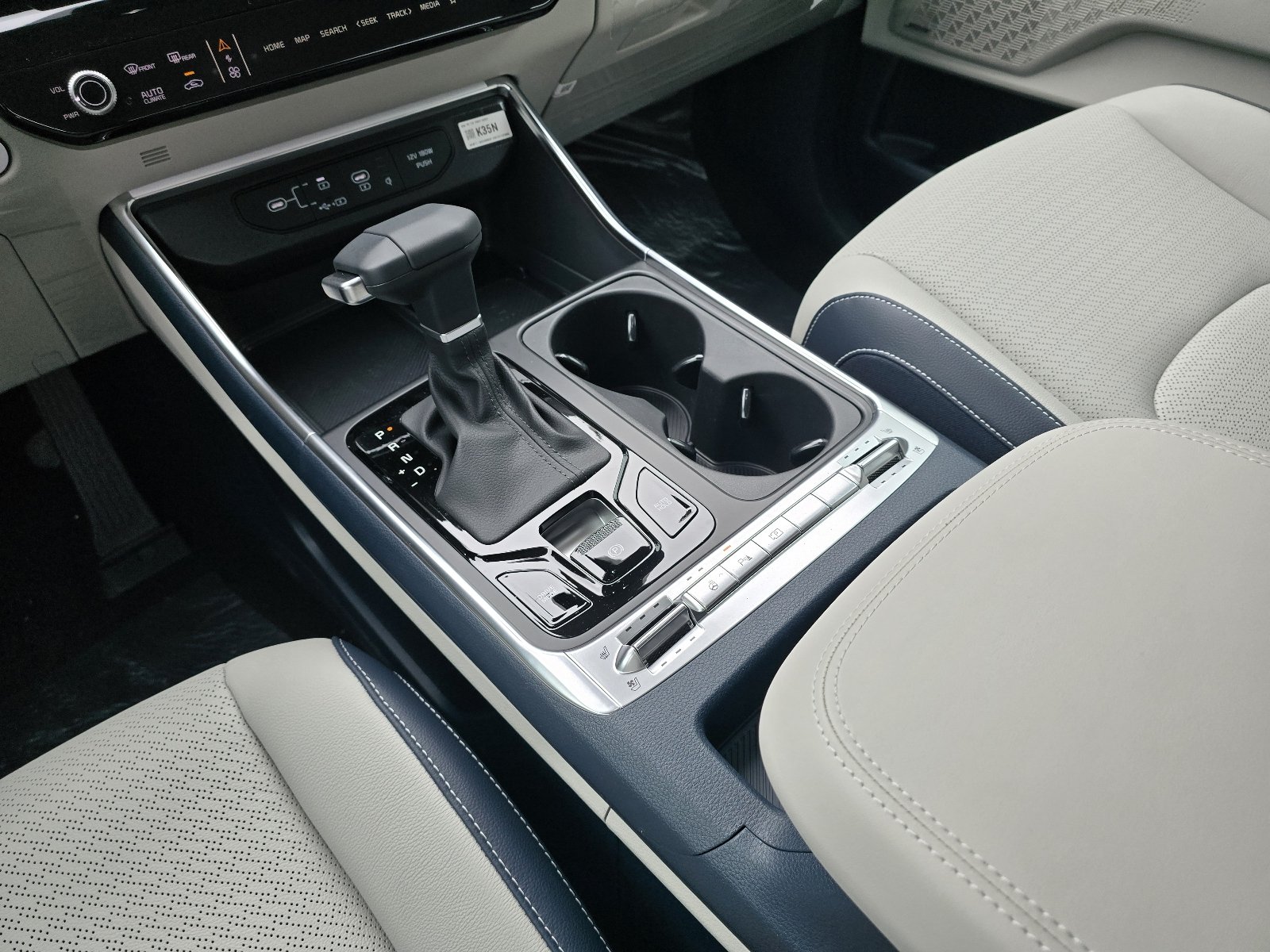 New 2026 Snow White Pearl Kia SX Prestige image 9
