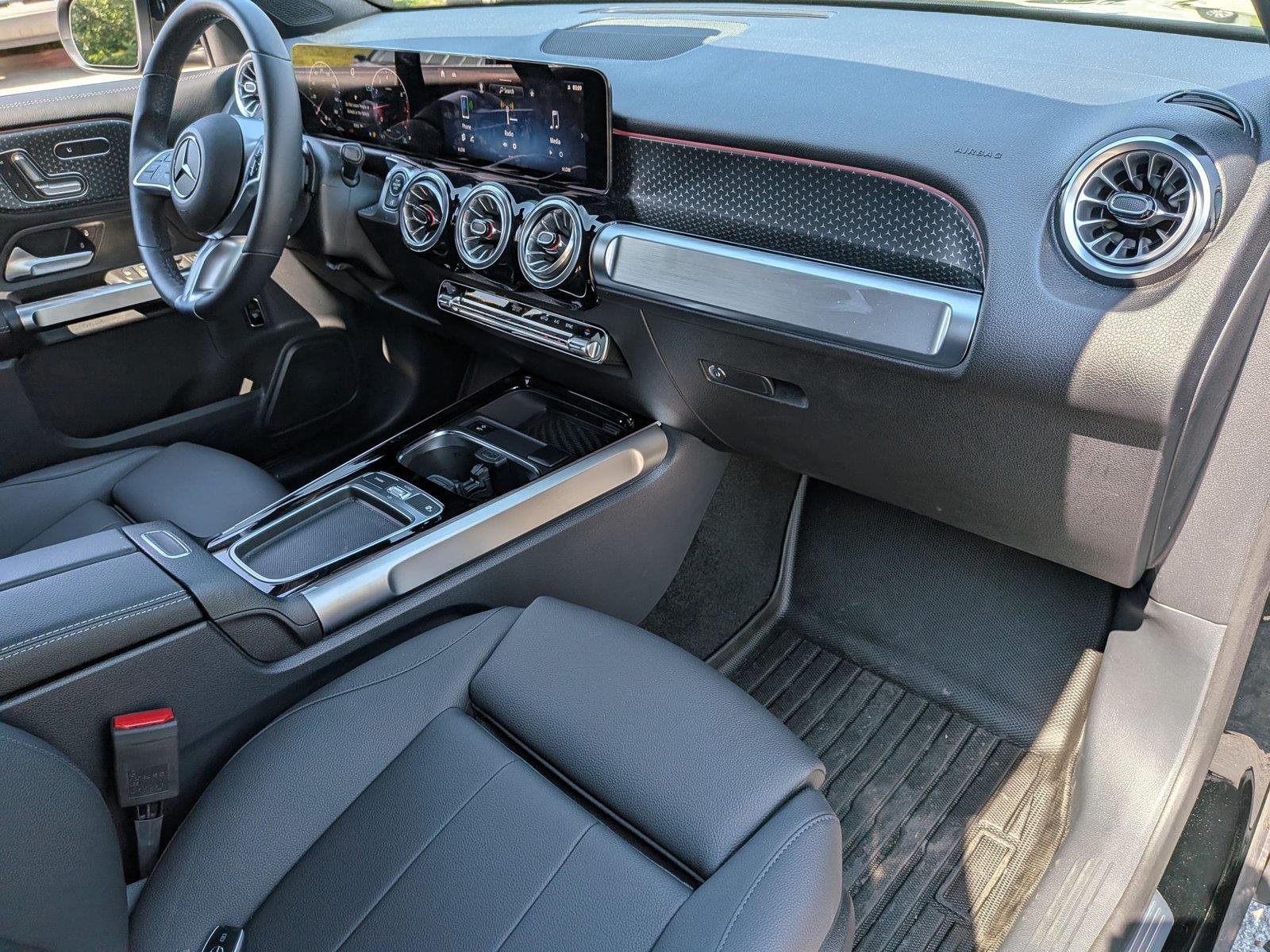 Used 2025 Night Black Mercedes-Benz GLB 250 image 35