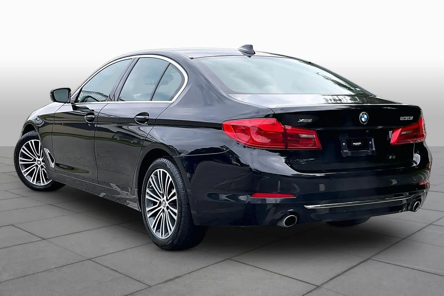 Used 2020 Black Sapphire Metallic BMW 530i xDrive image 11