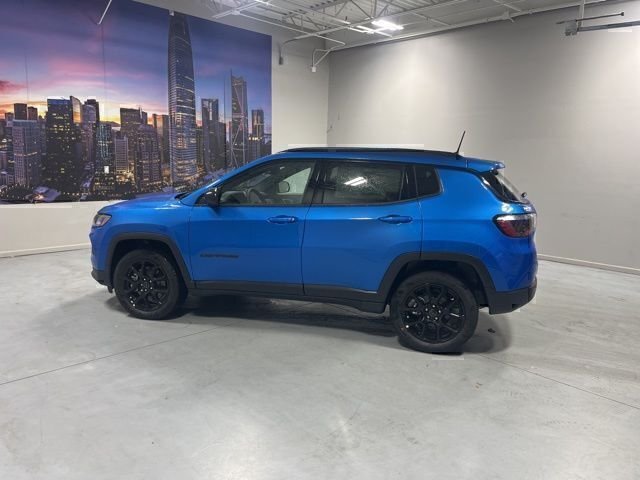 New 2026 Hydro Blue Pearlcoat Jeep Latitude image 4