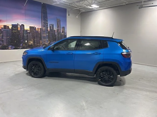 New 2026 Hydro Blue Pearlcoat Jeep Latitude image 4