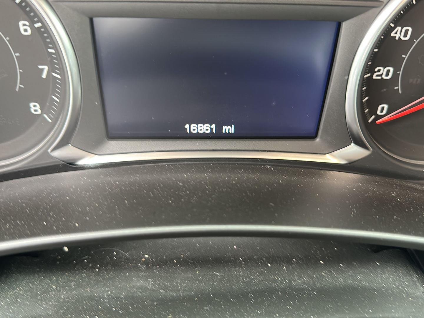 Used 2024 Summit White Chevrolet LT image 8