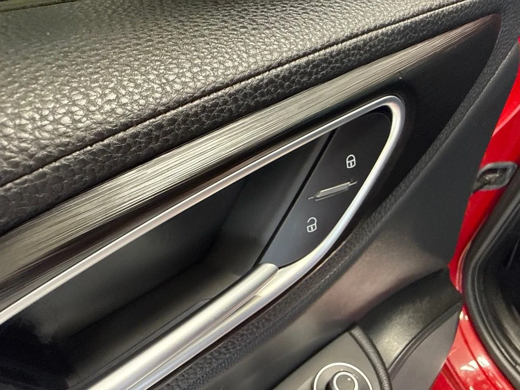 Used 2017 Red Alfa Romeo Base image 13