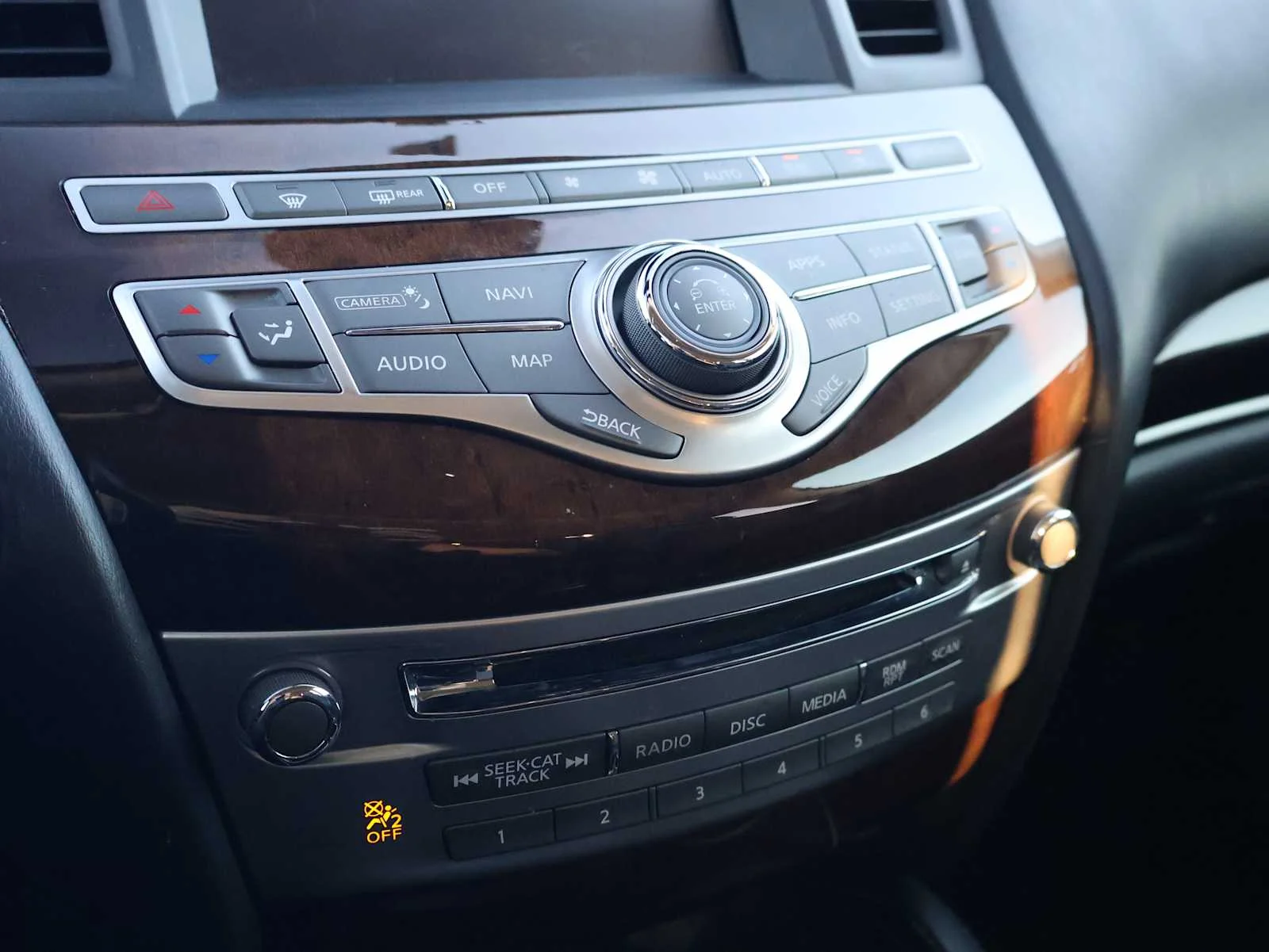 Used 2018 Liquid Platinum INFINITI  image 10