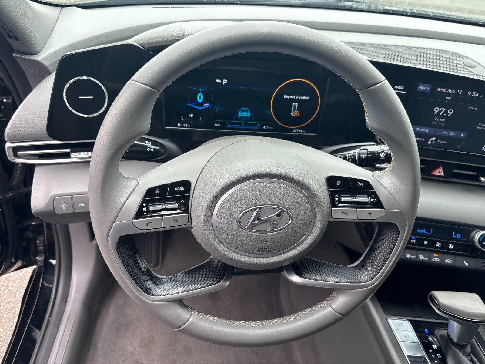Used 2022 Phantom Black Hyundai SEL image 18