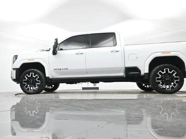 Used 2024 Summit White GMC AT4 image 27