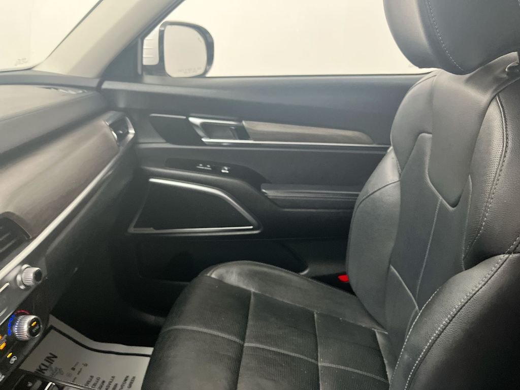 Used 2021 White Kia SX image 11