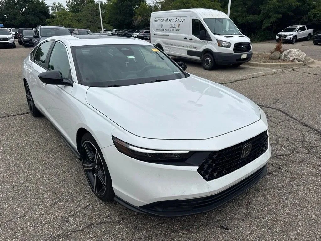 Used 2023 Platinum White Pearl Honda Sport image 6