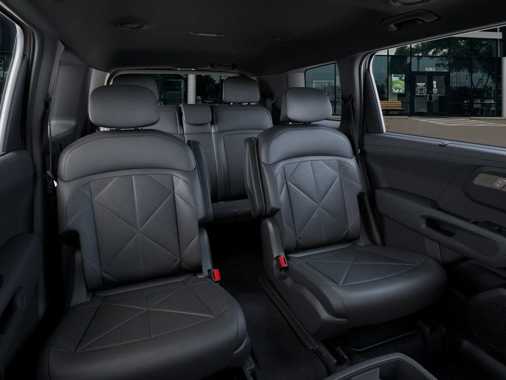 New 2027 Ivory Silver Kia EX image 17
