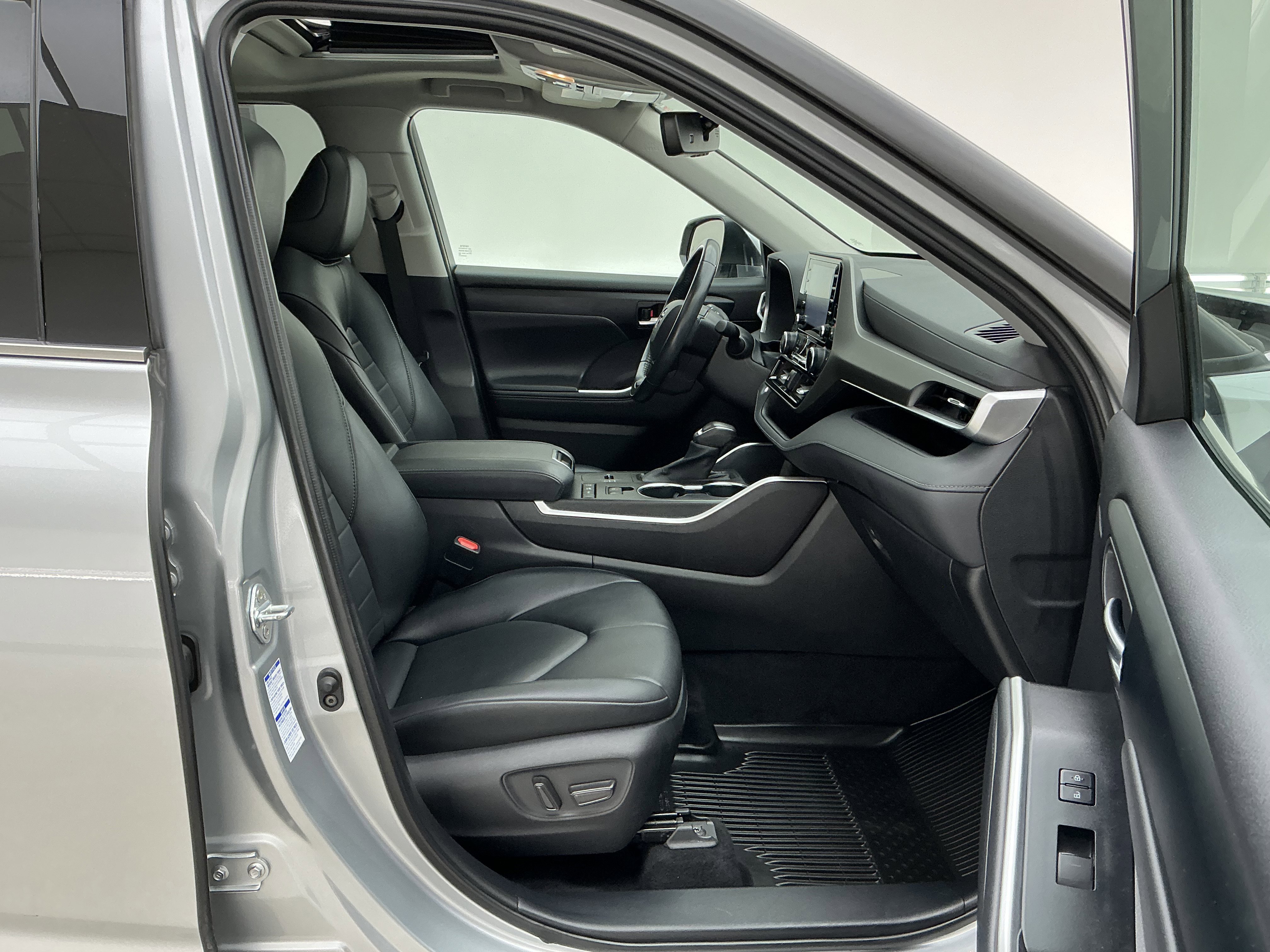 2022 Toyota Highlander XLE - Photo 27