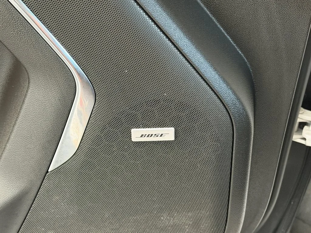 Used 2022 Iridescent Pearl Tricoat Chevrolet Premier image 19