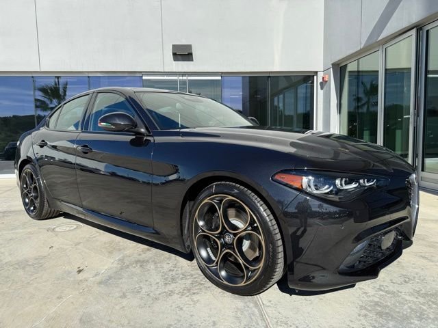 2025 Alfa Romeo Giulia Intensa