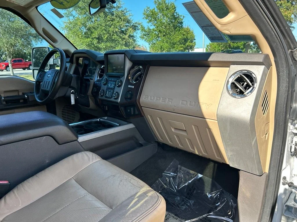 Used 2014 Oxford White Ford Lariat image 38