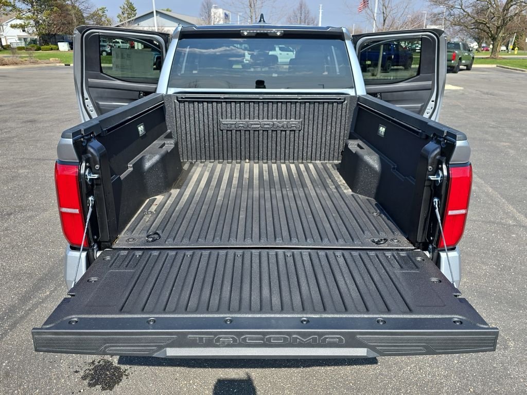 2025 Toyota Tacoma SR5 - Photo 14