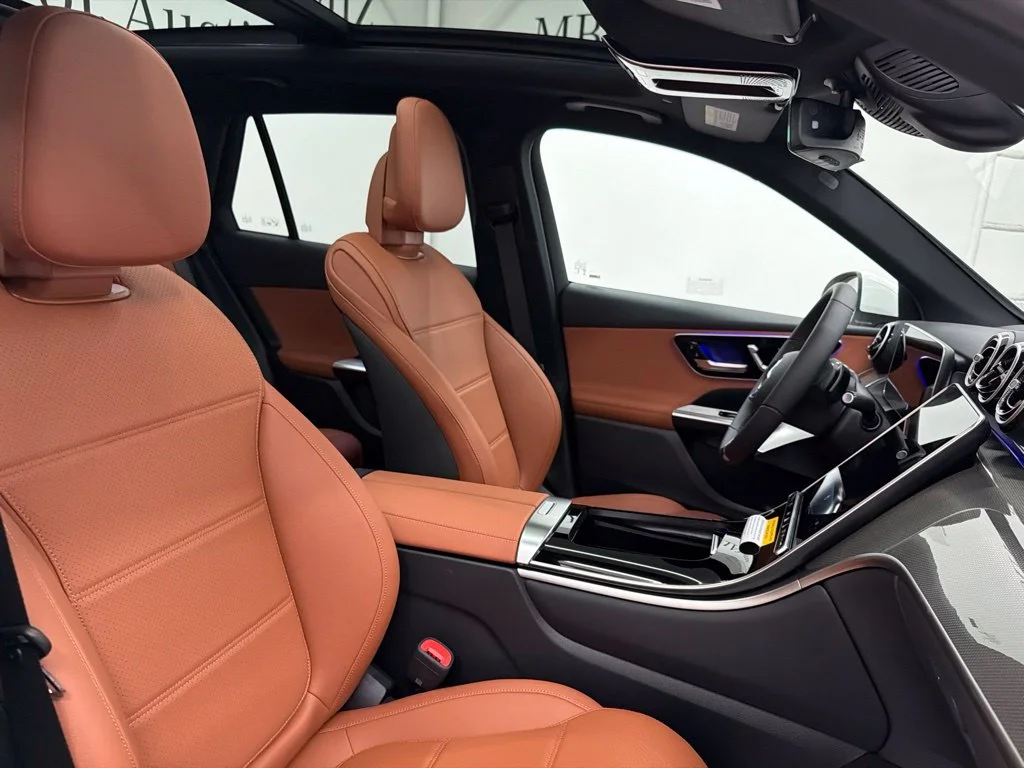 New 2027 White Mercedes-Benz GLC 300 image 30