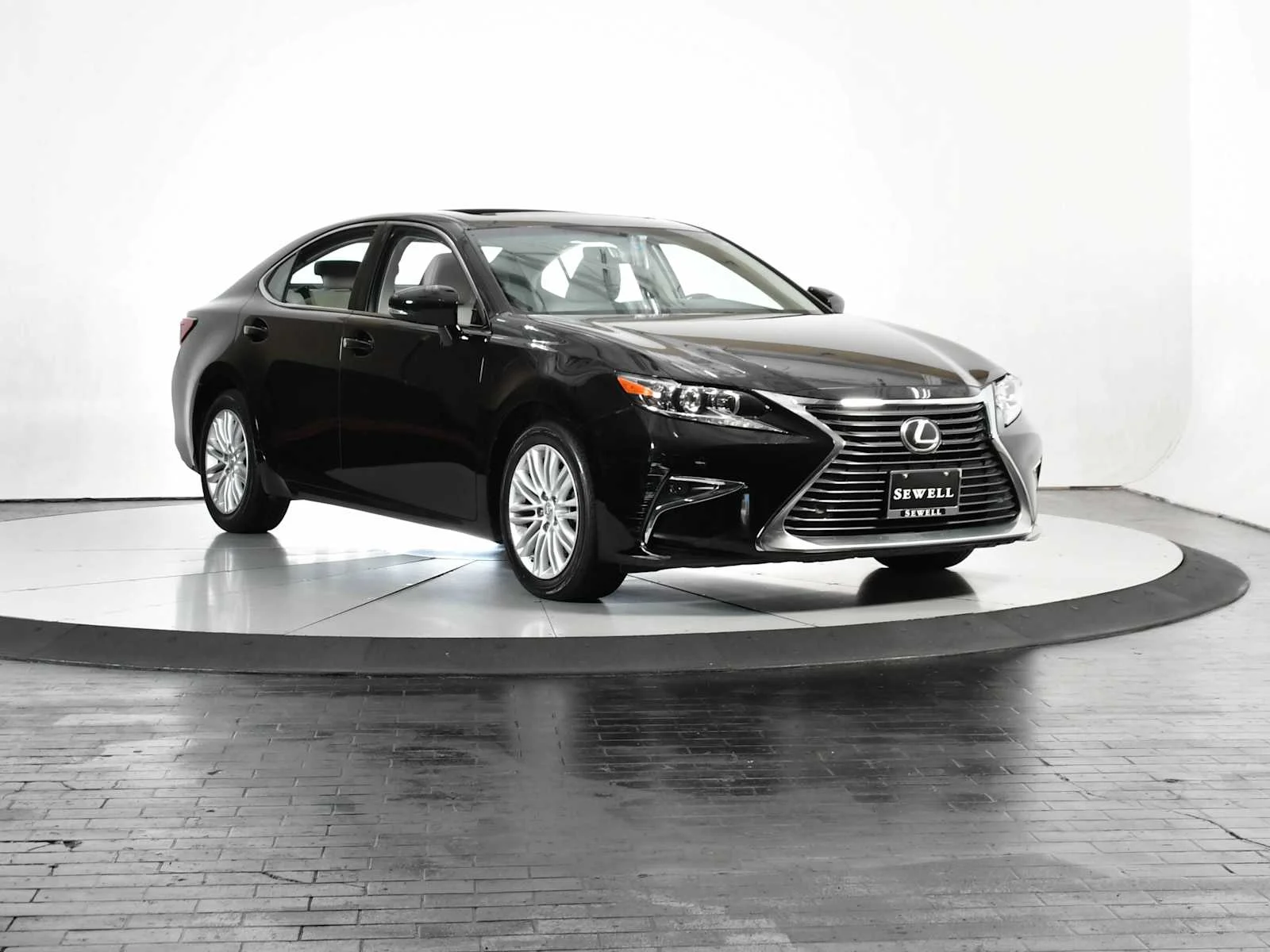 Used 2016 Obsidian Lexus  image 9