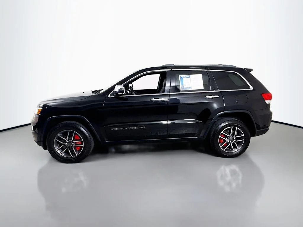 Used 2019 Diamond Black Crystal Pearlcoat Jeep Limited image 9
