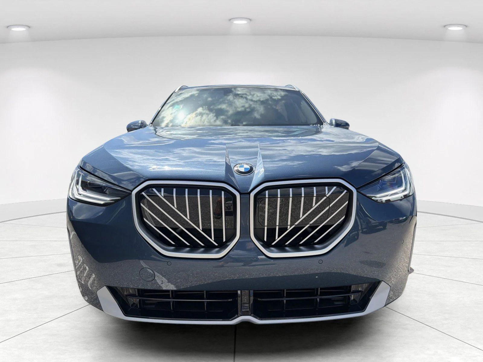 New 2026 Arctic Race Blue metallic BMW 30 xDrive image 2