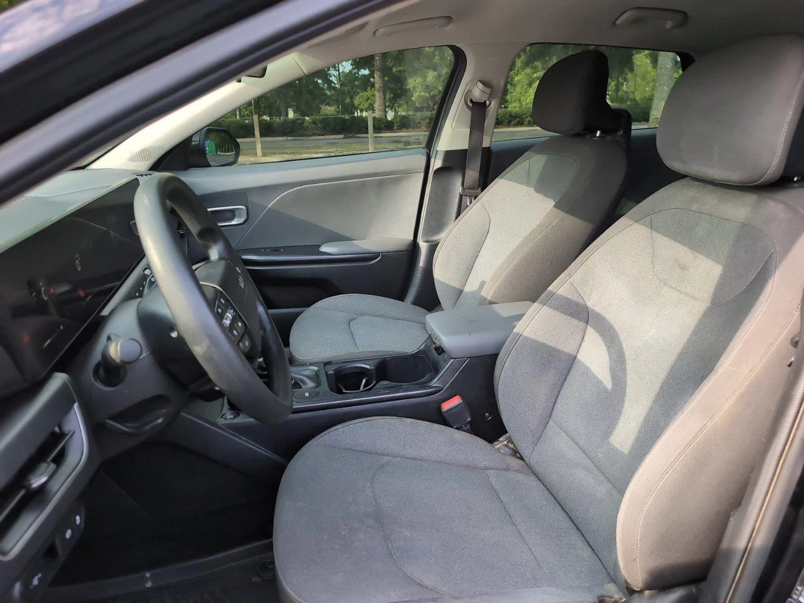 Used 2025 Aurora Black Pearl Kia LXS image 17