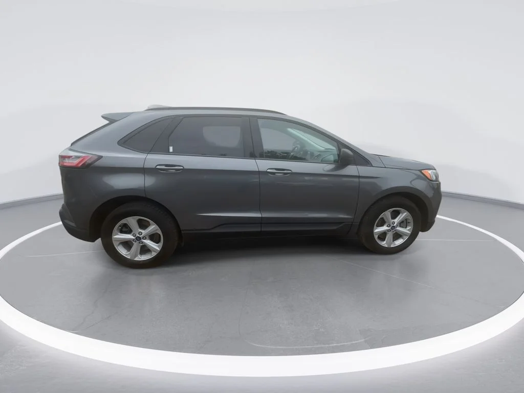 Used 2022 Gray Ford SE image 9