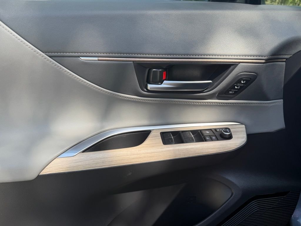 2024 Toyota Venza Limited - Photo 16
