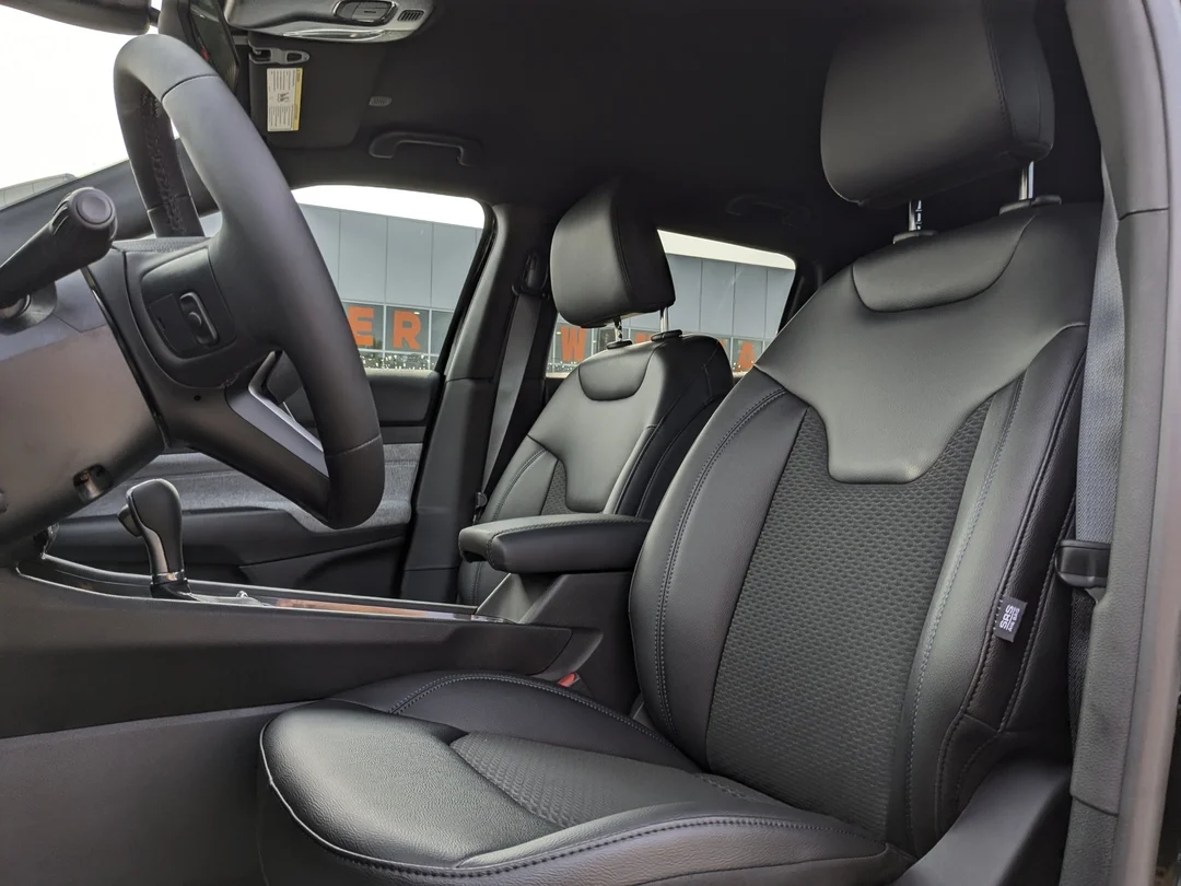 New 2025 Black Jeep North - - 4x4 - Heated seats - Forward Collision Warning & More! image 14