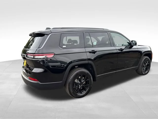 New 2026 Diamond Black Crystal Pearl-Coat Exterior Paint Jeep Laredo image 7