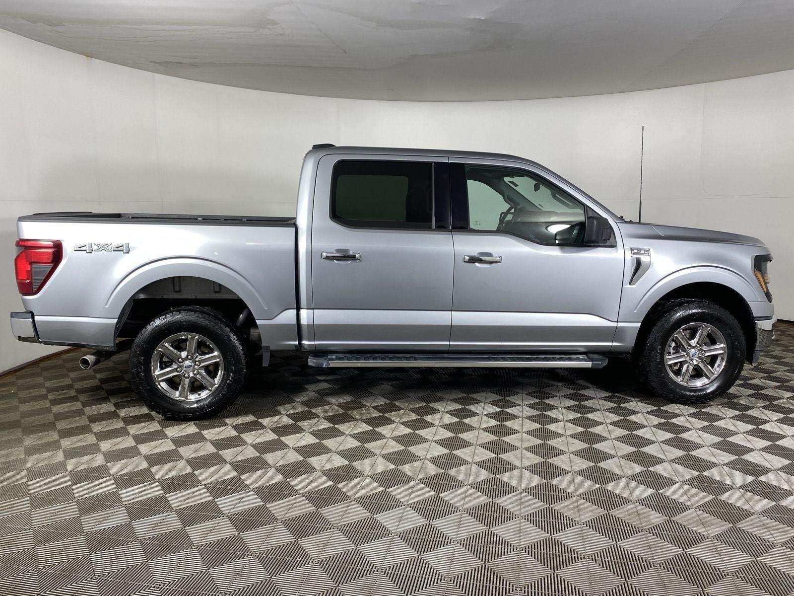 Used 2025 Iconic Silver Ford XLT image 8